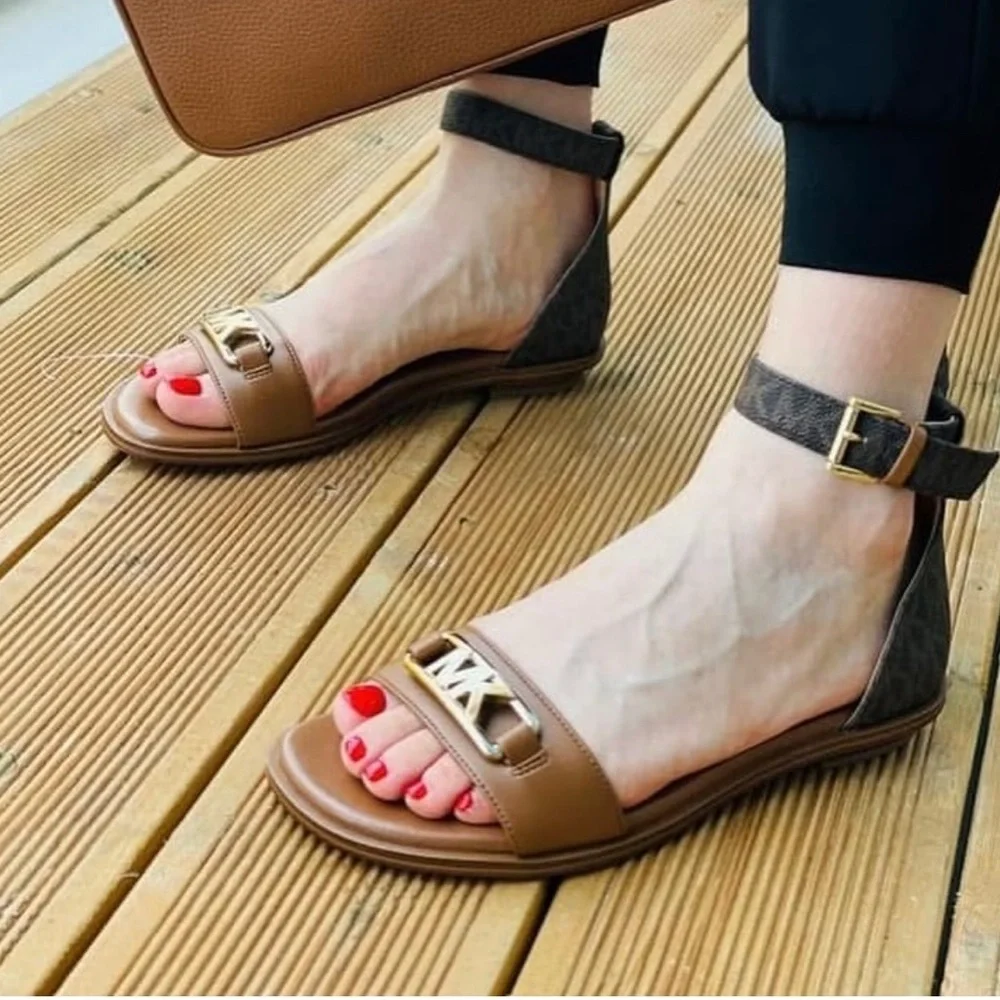 Like new! Michael Kors Camila Logo Trim Sandals – Size 6.5M - Picture 10 of 10